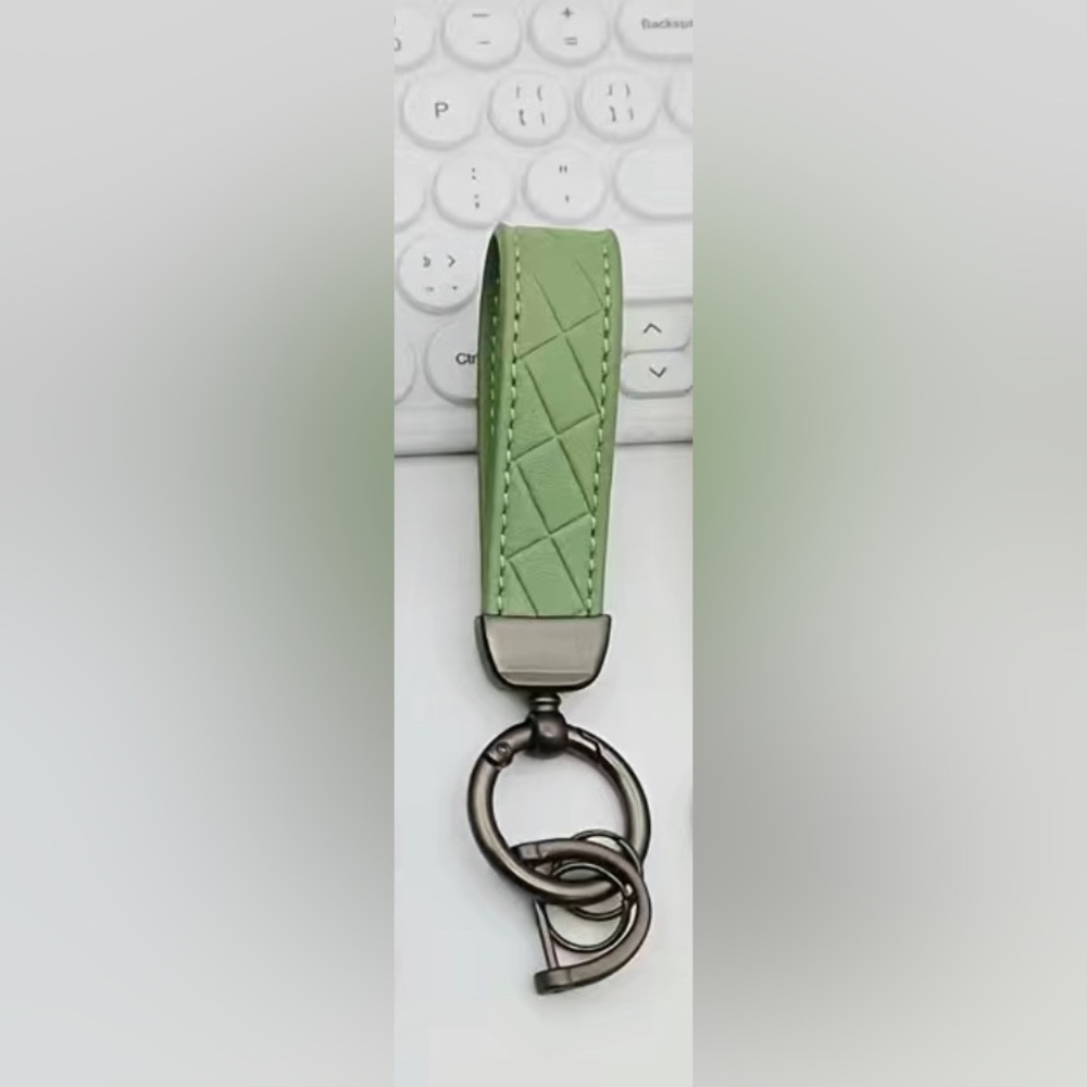 Leather Car Keychain, Car Automotive Key Chain With Anti-Lost D-Ring, GREEN